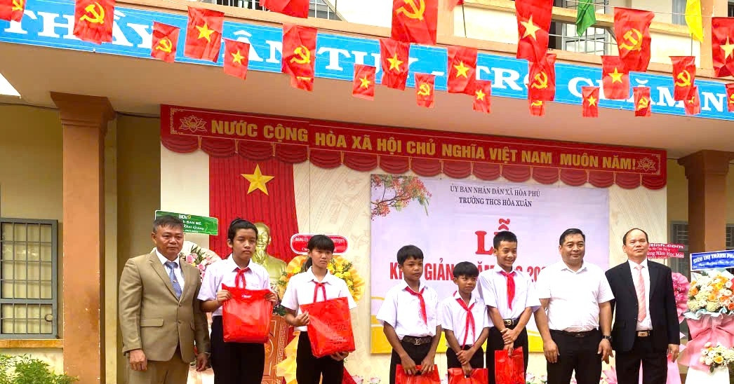 Hiệu trưởng có thâm niên 20 năm làm quản lý xin rời ghế xuống giáo viên