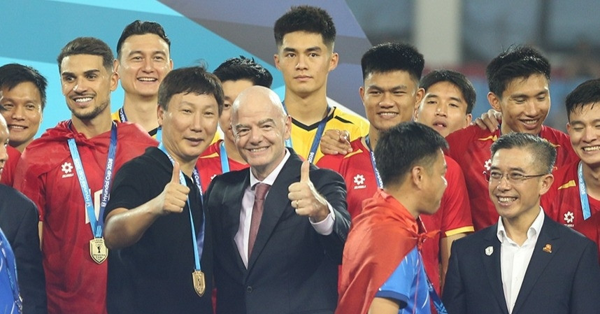 HLV Kim Sang Sik tiết lộ điều Chủ tịch FIFA mong ở tuyển Việt Nam