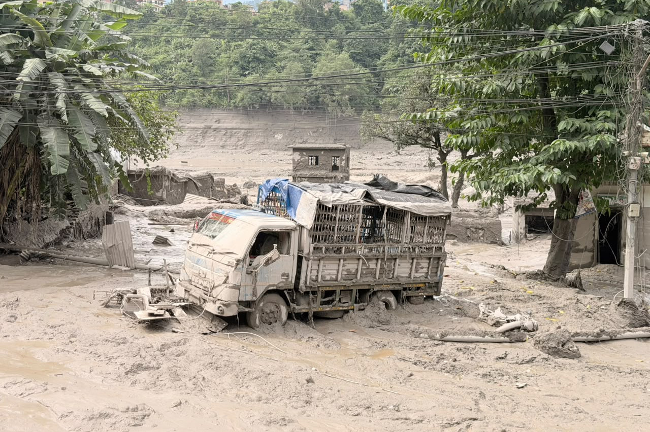 https://static-images.vnncdn.net/vps_images_publish/000001/000003/2026/8/28/lu-quet-nepal-photo-library-2-2503.jpg