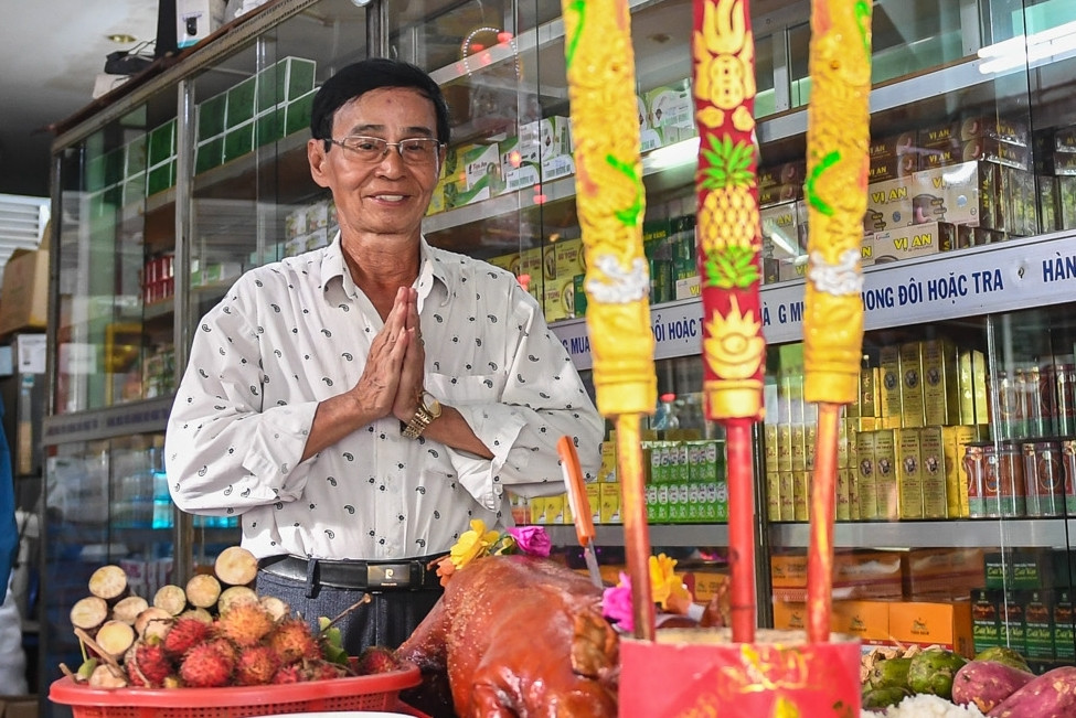 Mâm cúng cô hồn của người Hoa ở Chợ Lớn
