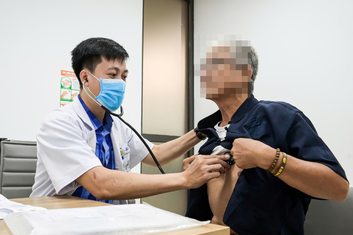 Quỹ BHYT chi nhiều hơn, nguồn tiền từ đâu để bảo đảm bền vững?