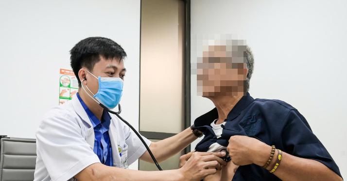 Quỹ BHYT chi nhiều hơn, nguồn tiền từ đâu để bảo đảm bền vững?
