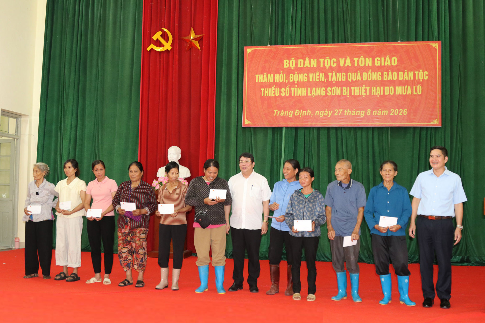 Thúy Hồng ảnh 1.jpg