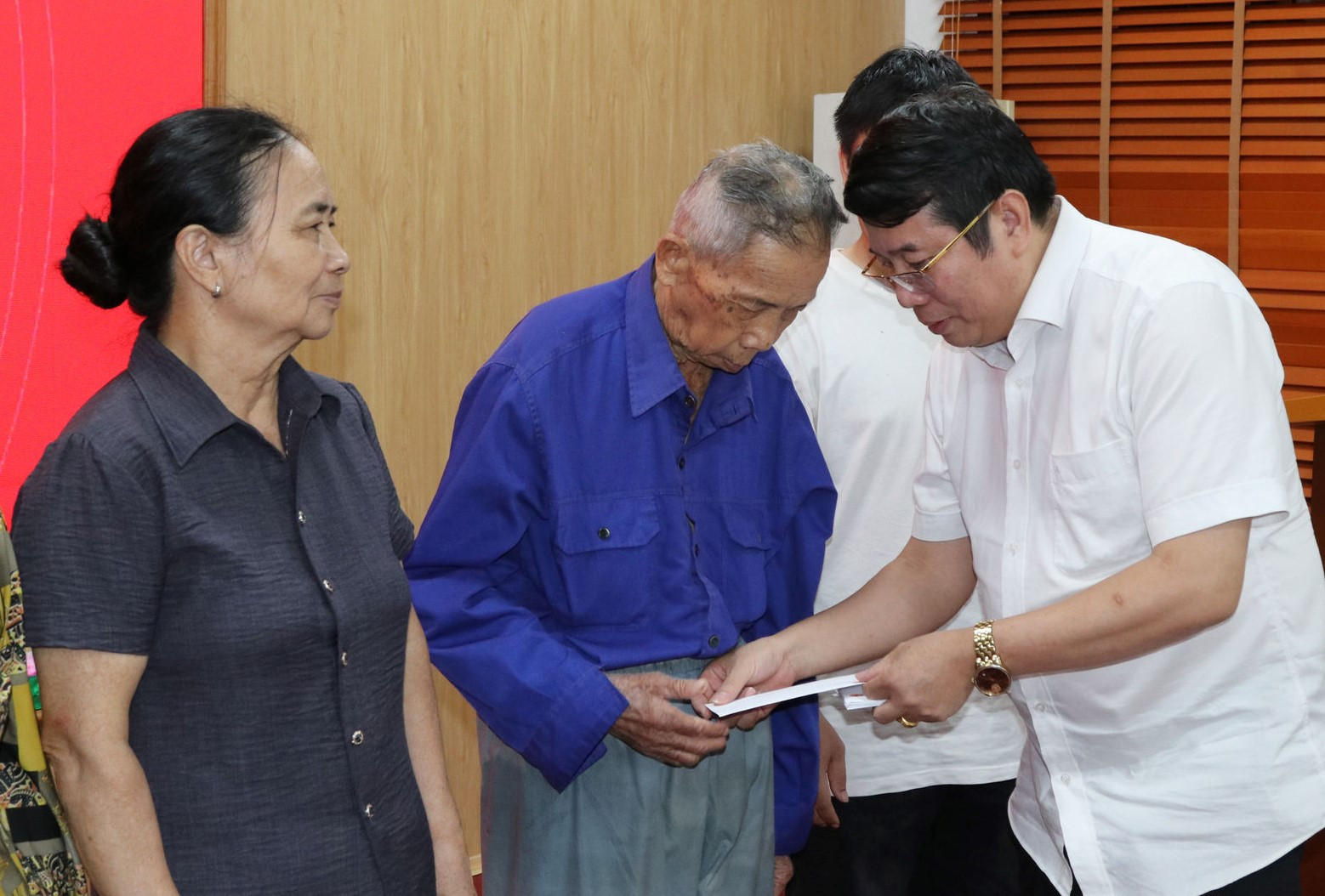 Thúy Hồng ảnh 2.jpg