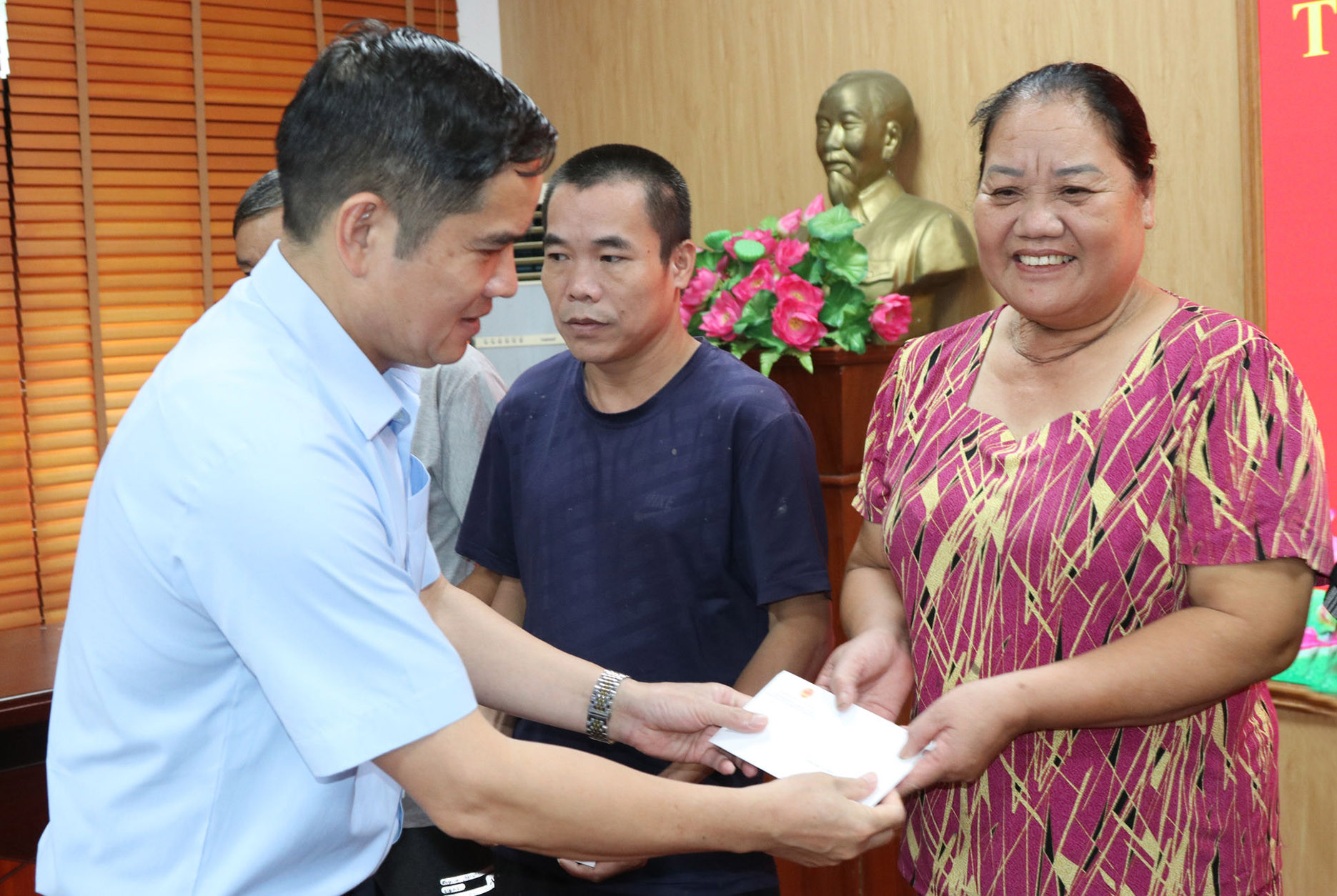 Thúy Hồng ảnh 3.jpg