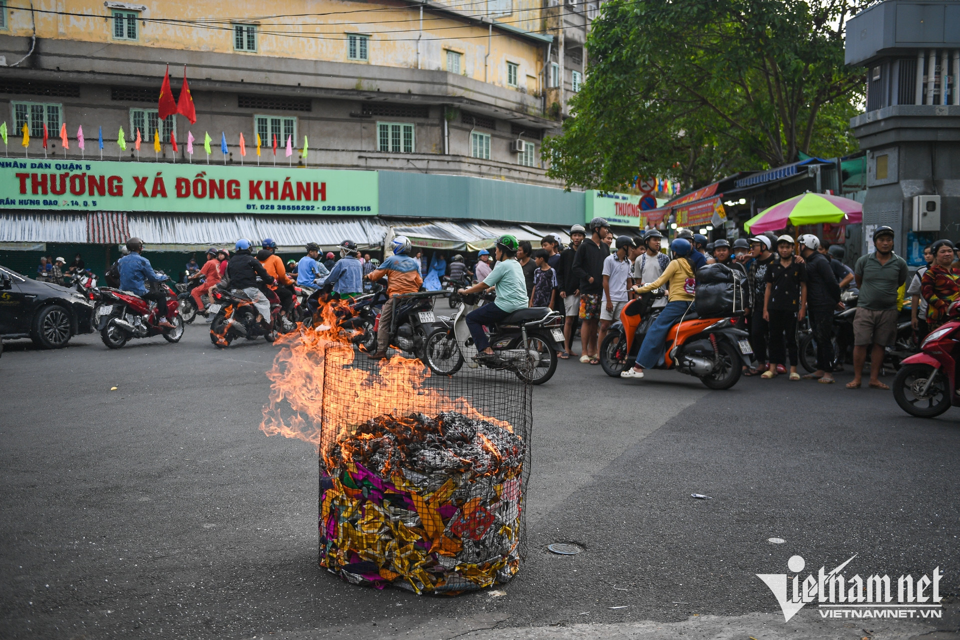 W-cúng cô hồn Nguyễn Huế 10.jpg