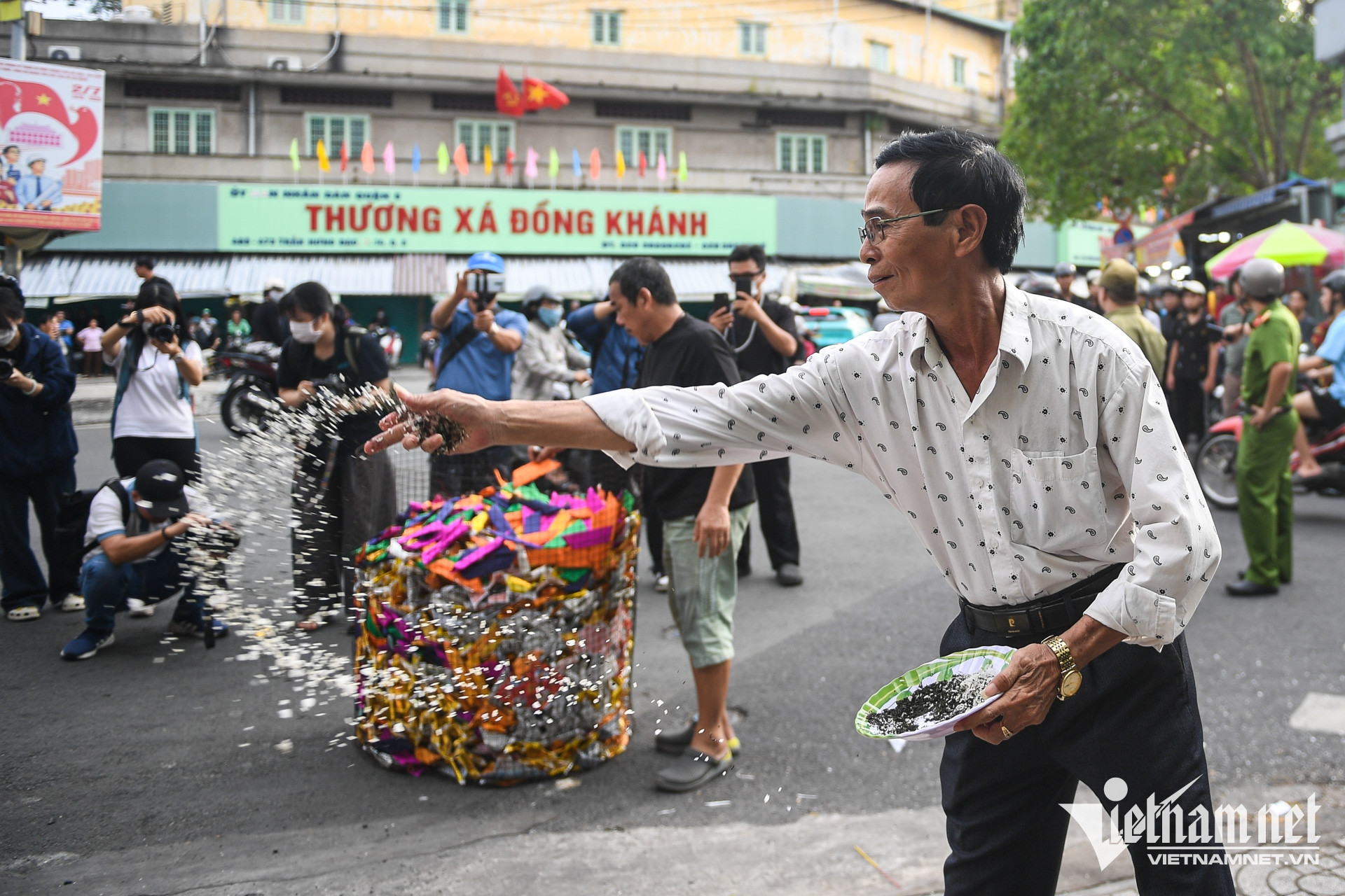 W-cúng cô hồn Nguyễn Huế 8.jpg