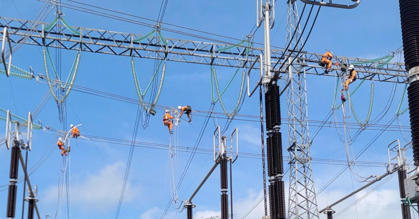 EVNNPT tăng cường bảo đảm an toàn hệ thống truyền tải điện dịp lễ 2/9