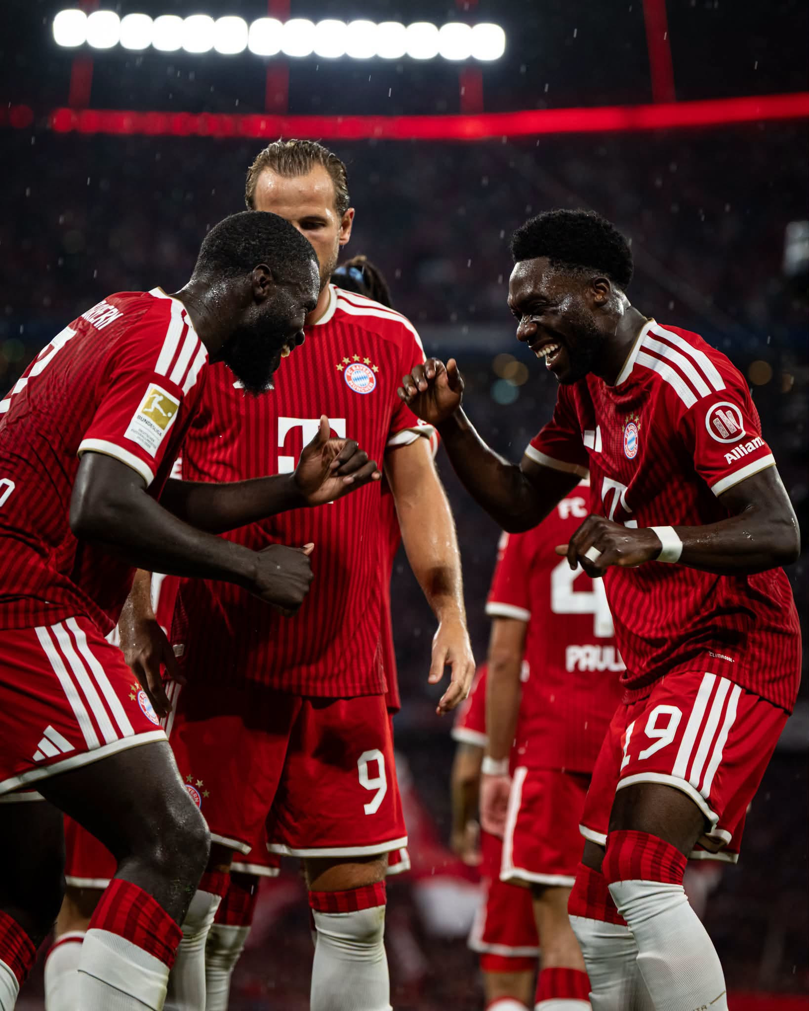 https://static-images.vnncdn.net/vps_images_publish/000001/000003/2026/8/29/bayern-munich-4-281.jpeg