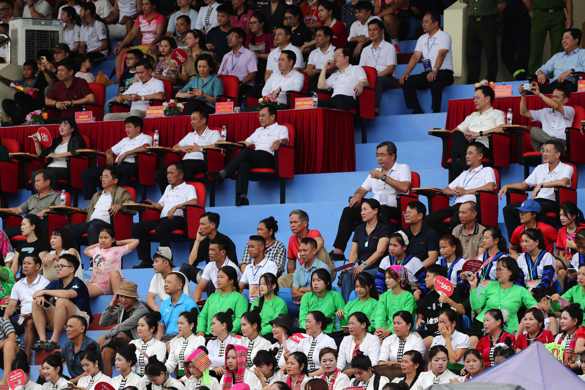 bong da dan toc 10.jpg