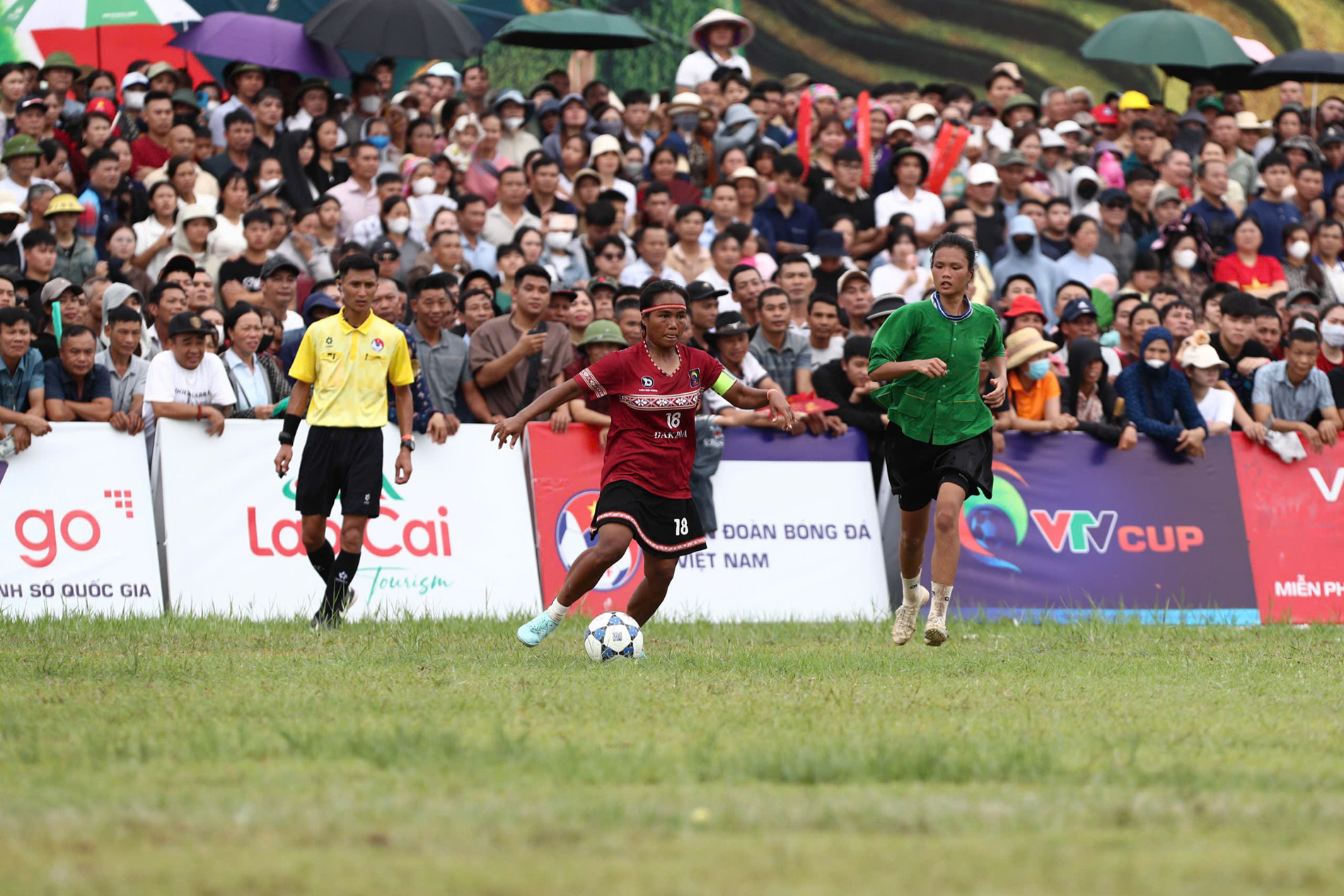 bong da dan toc 23.jpg