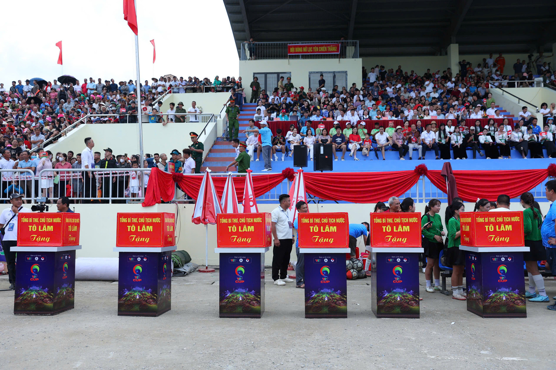 bong da dan toc 7.jpg