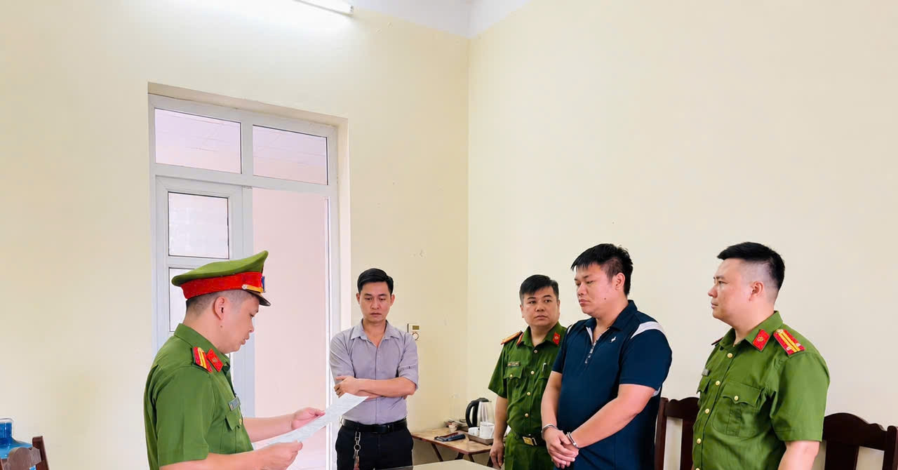 Công an Phú Thọ khởi tố giám đốc liên quan vụ đổ gần 290 tấn chất thải trái phép