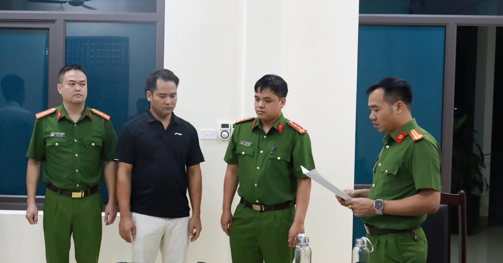 Giám đốc công ty Anh Hương bị bắt trong vụ lan can đá ven sông Hồng