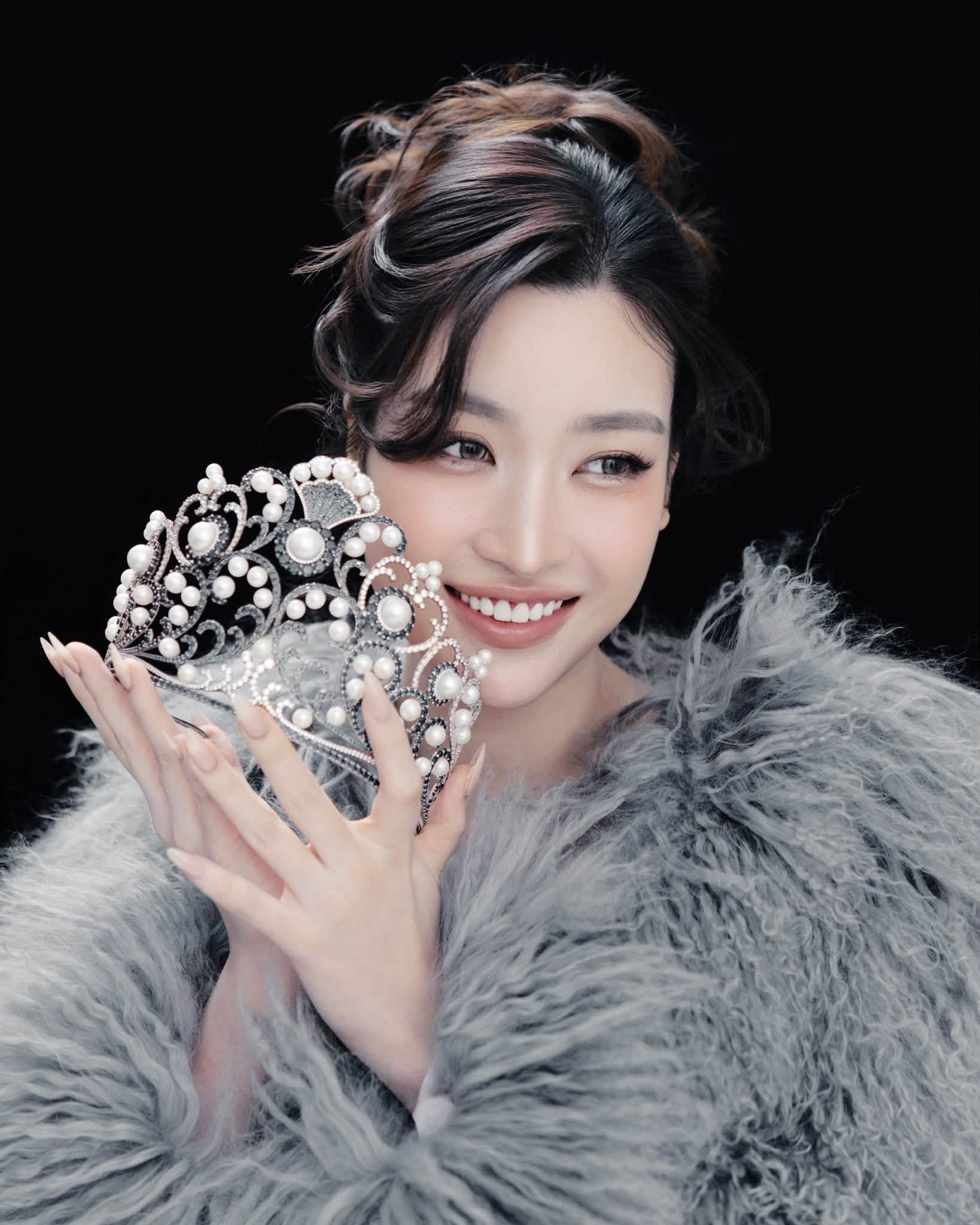 https://static-images.vnncdn.net/vps_images_publish/000001/000003/2026/8/29/hoahaumylinh2-1828.jpg