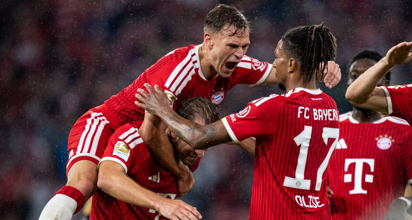 Bayern Munich phô diễn sức mạnh trận khai màn Bundesliga
