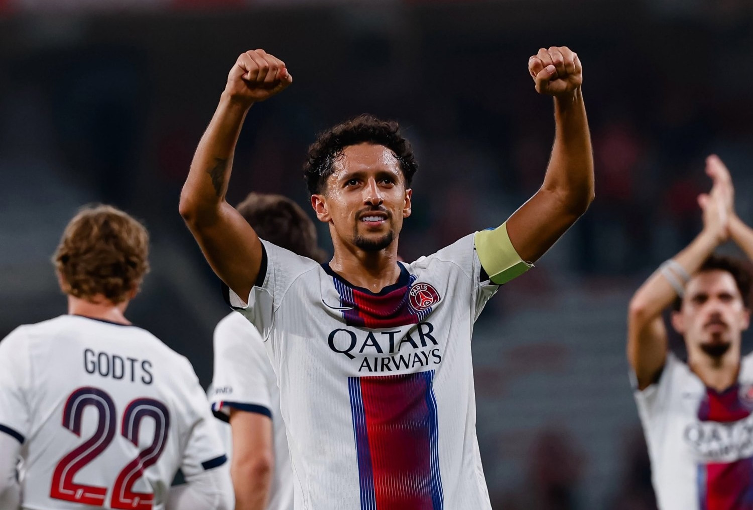 PSG thoát thua khó tin trước Lille phút bù giờ