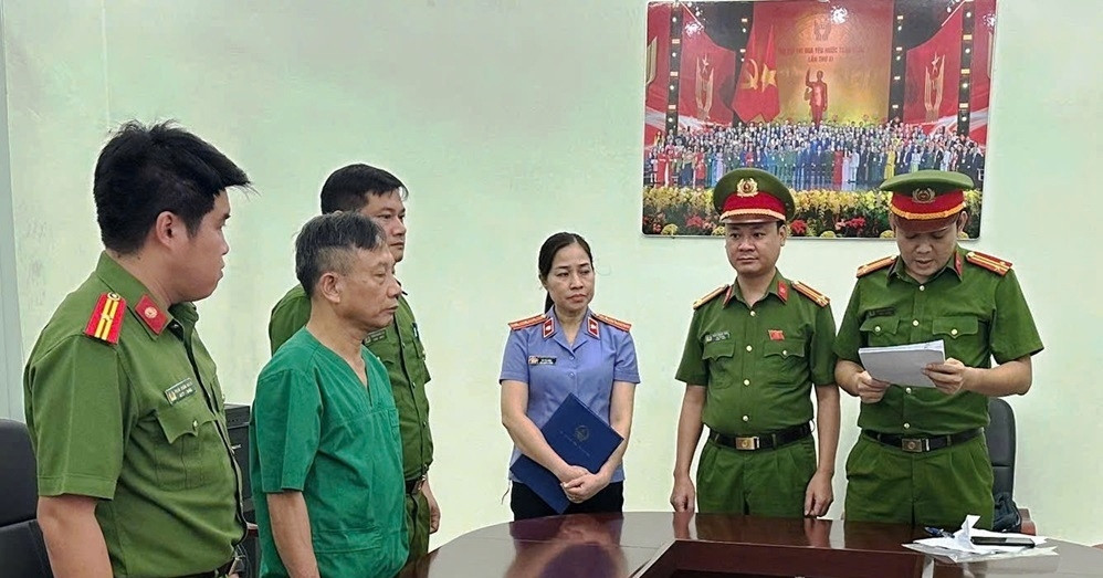 Loạt giám đốc, bác sĩ bị khởi tố, lộ &amp;apos;mắt xích&amp;apos; ít người ngờ tới