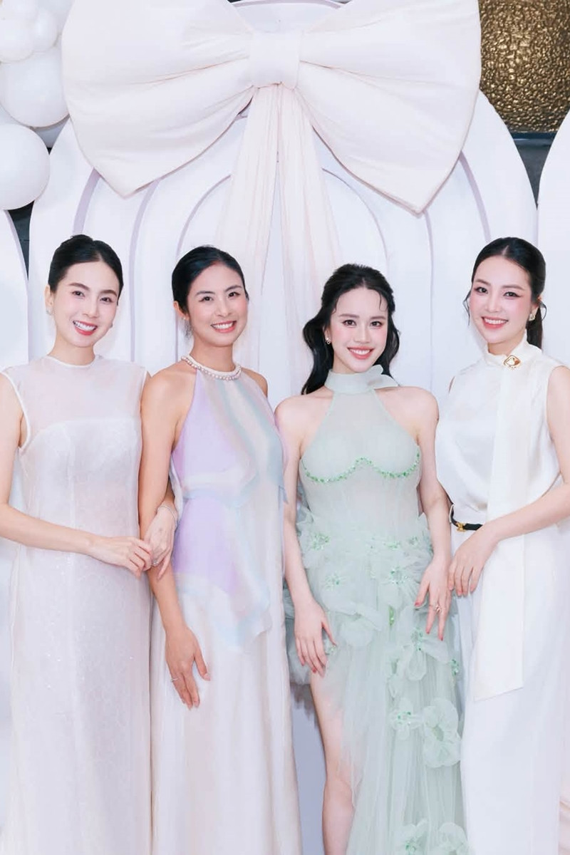 https://static-images.vnncdn.net/vps_images_publish/000001/000003/2026/8/29/mai-phuong-2003-1445.jpg