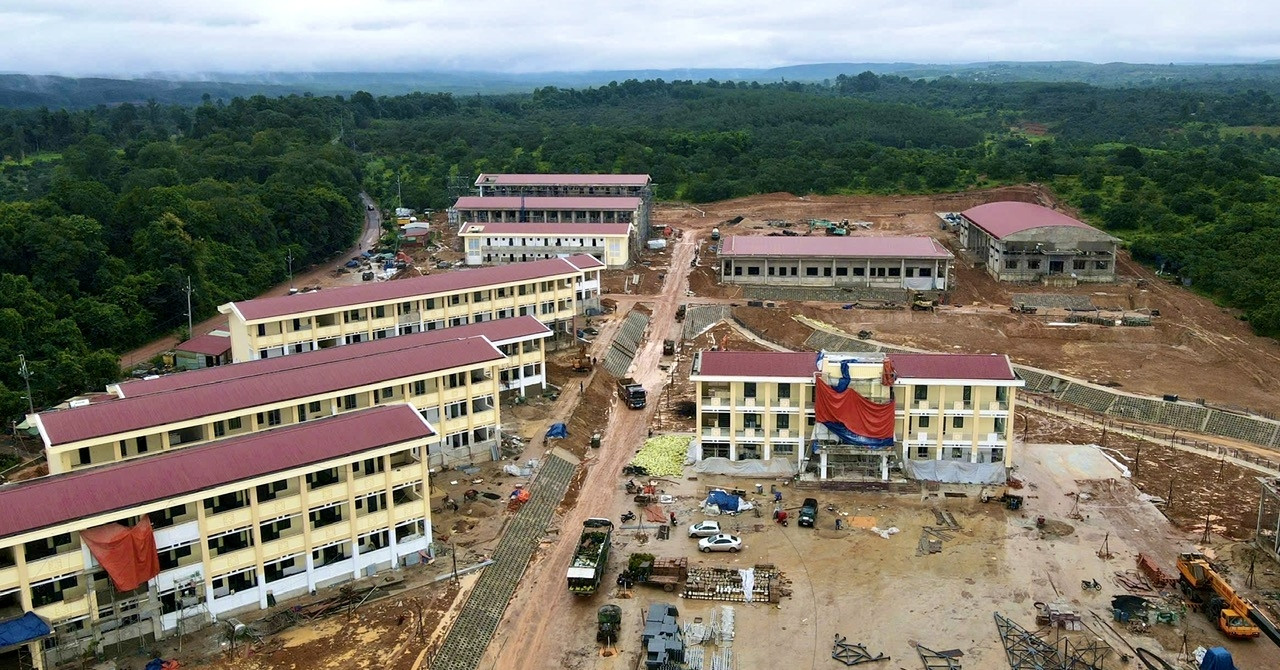 Những công trường không nghỉ trước ngày khai giảng ở biên giới Gia Lai