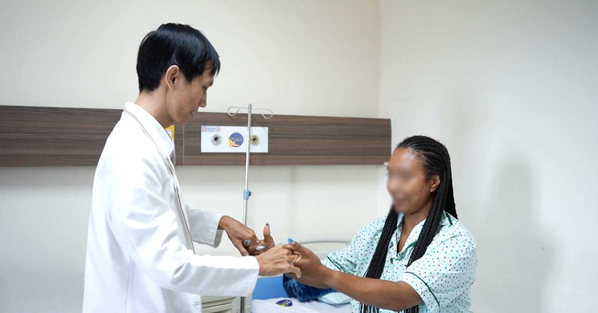 Nữ du khách đột quỵ khi đi du lịch, hồi phục ngoạn mục sau 24 giờ