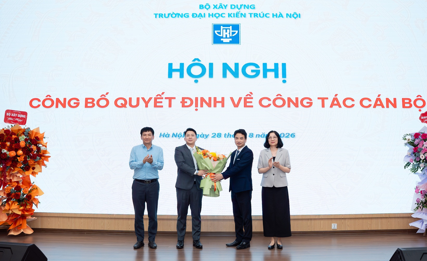 phó hiệu trưởng ảnh trong bài 2.jpg