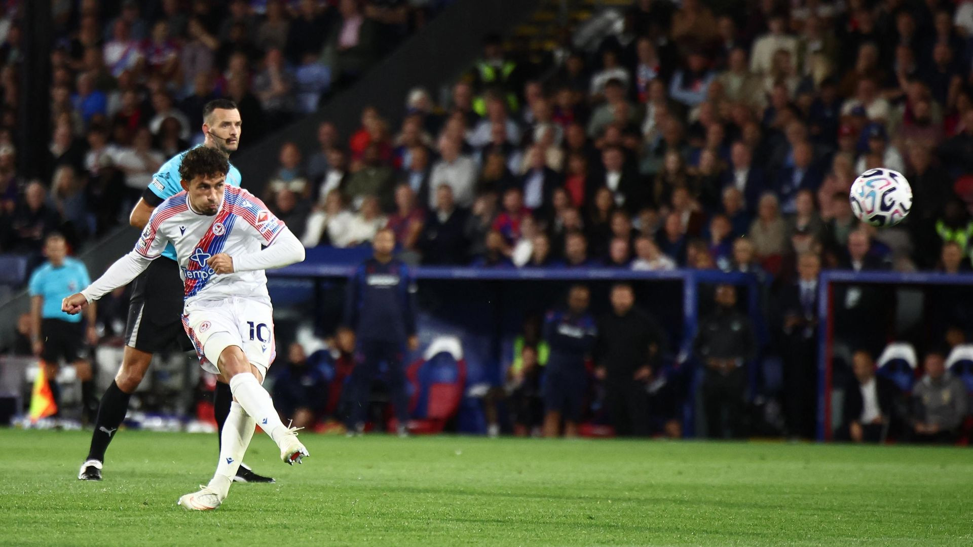 resources_premierleague_pulselive_com 2026 08 28T200444Z_534245935_UP1EM8S1JRUUQ_RTRMADP_3_SOCCER ENGLAND CRY MCI (1).jpg