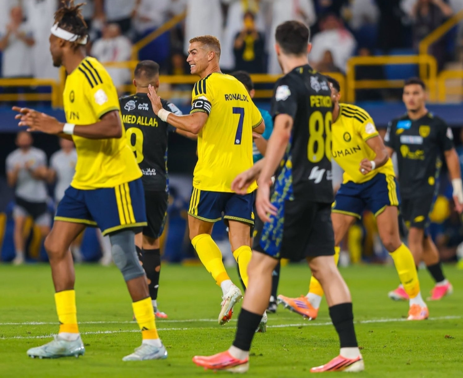 https://static-images.vnncdn.net/vps_images_publish/000001/000003/2026/8/29/ronaldo-ghi-ban-thu-978-al-nassr-nguoc-dong-nghet-tho-243.jpeg