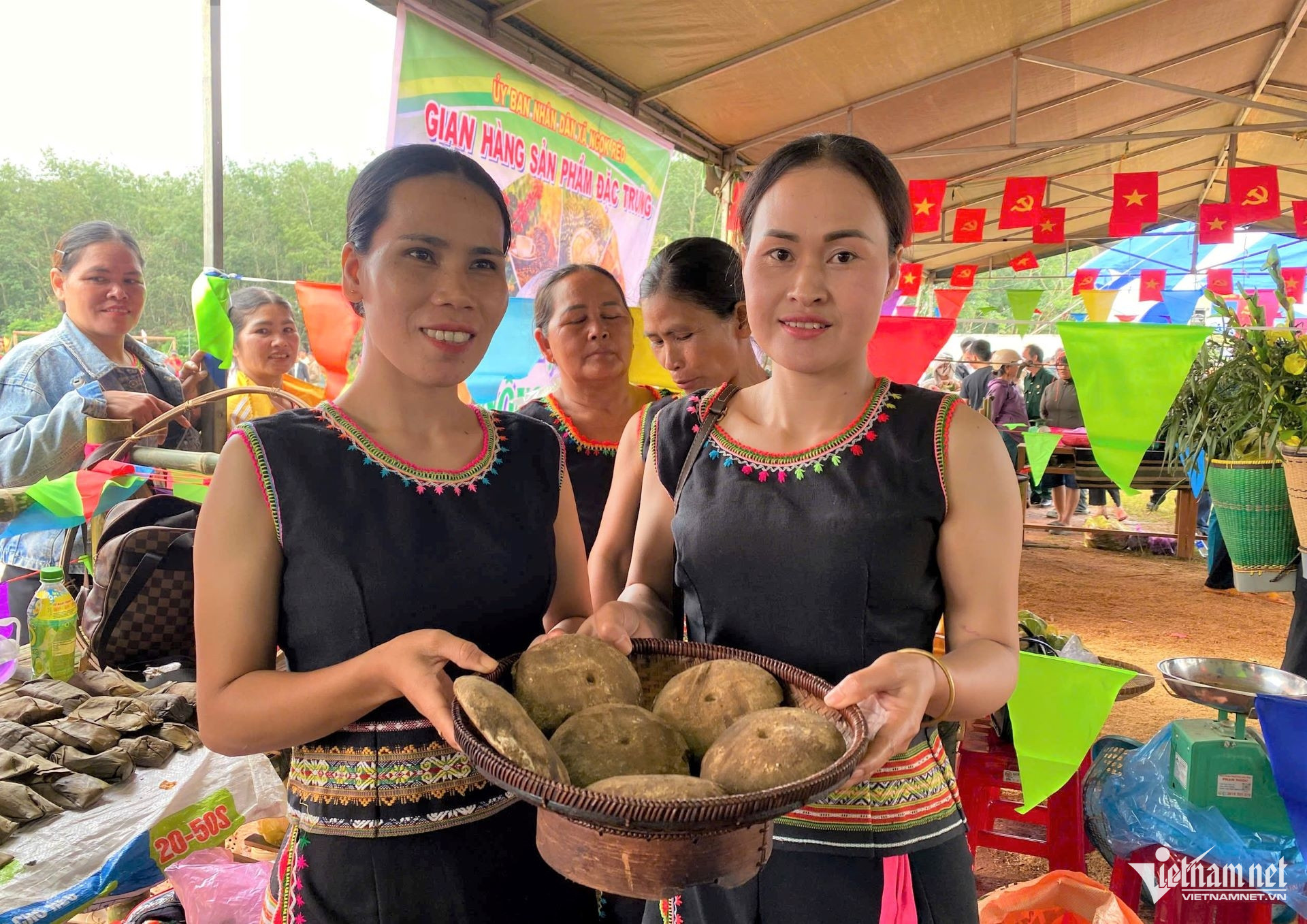W-ngày hội văn hóa xã ngọc réo.jpg