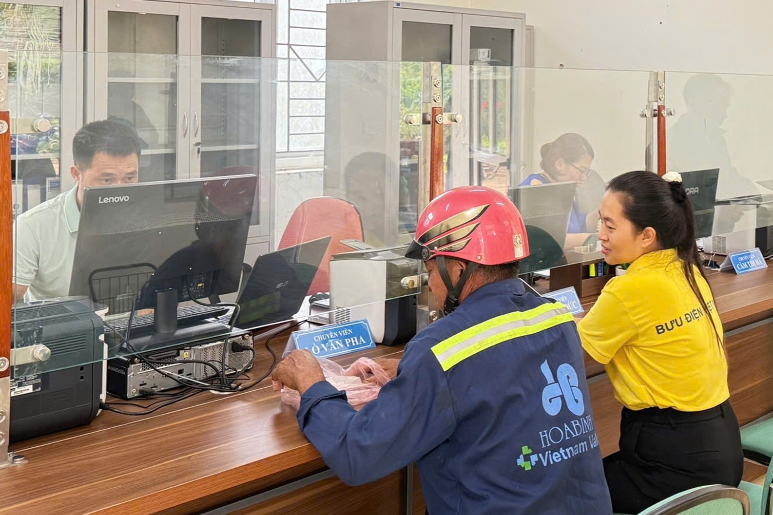 Xóa điểm “trắng sóng, lõm sóng” để người dân tiếp cận các tiện ích thiết yếu