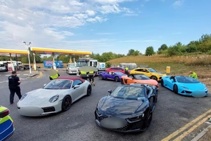13 siêu xe Lamborghini, Ferrari, Porsche bị tịch thu vì đua xe giờ cao điểm