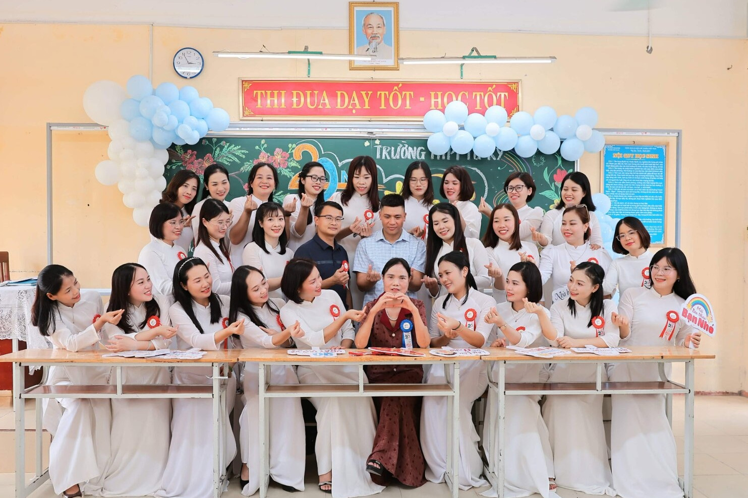 20 năm về trường xưa lớp cũ: Trút bỏ áo cơm, ta lại là những học trò tuổi 18