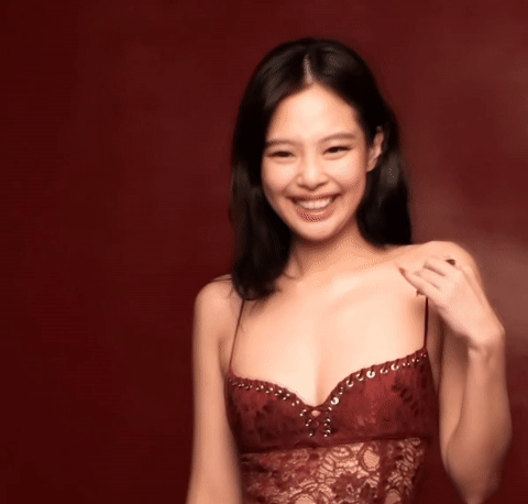 Nữ ca sĩ 30 tuổi nhóm BlackPink hở bạo, tiết lộ thần tượng Rihanna