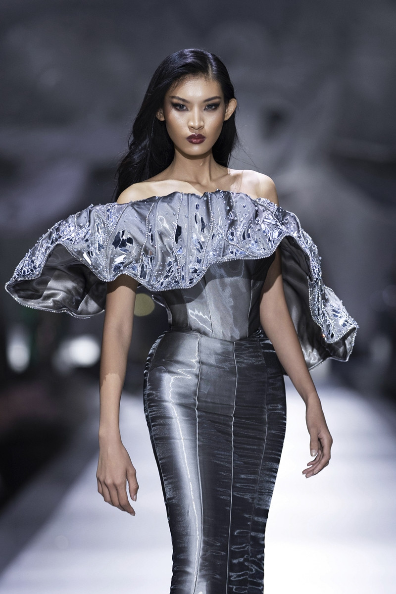 https://static-images.vnncdn.net/vps_images_publish/000001/000003/2026/8/3/fashion-show-2004-1060.jpg