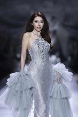 https://static-images.vnncdn.net/vps_images_publish/000001/000003/2026/8/3/fashion-show-2005-1057.jpg