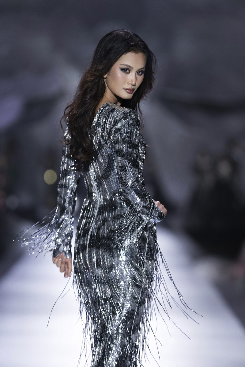 https://static-images.vnncdn.net/vps_images_publish/000001/000003/2026/8/3/fashion-show-3001-1062.jpg
