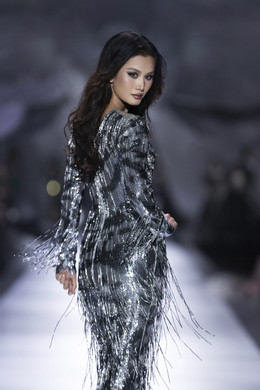 https://static-images.vnncdn.net/vps_images_publish/000001/000003/2026/8/3/fashion-show-3001-1062.jpg