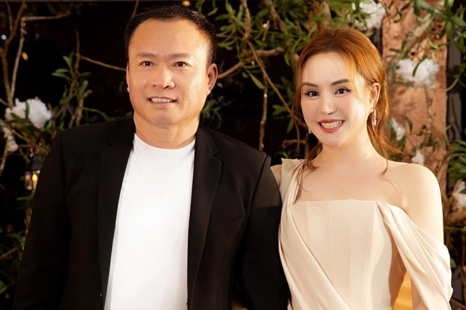 Vy Oanh tuổi 41 gợi cảm sau biến cố, kể điều quan trọng nhất với chồng doanh nhân