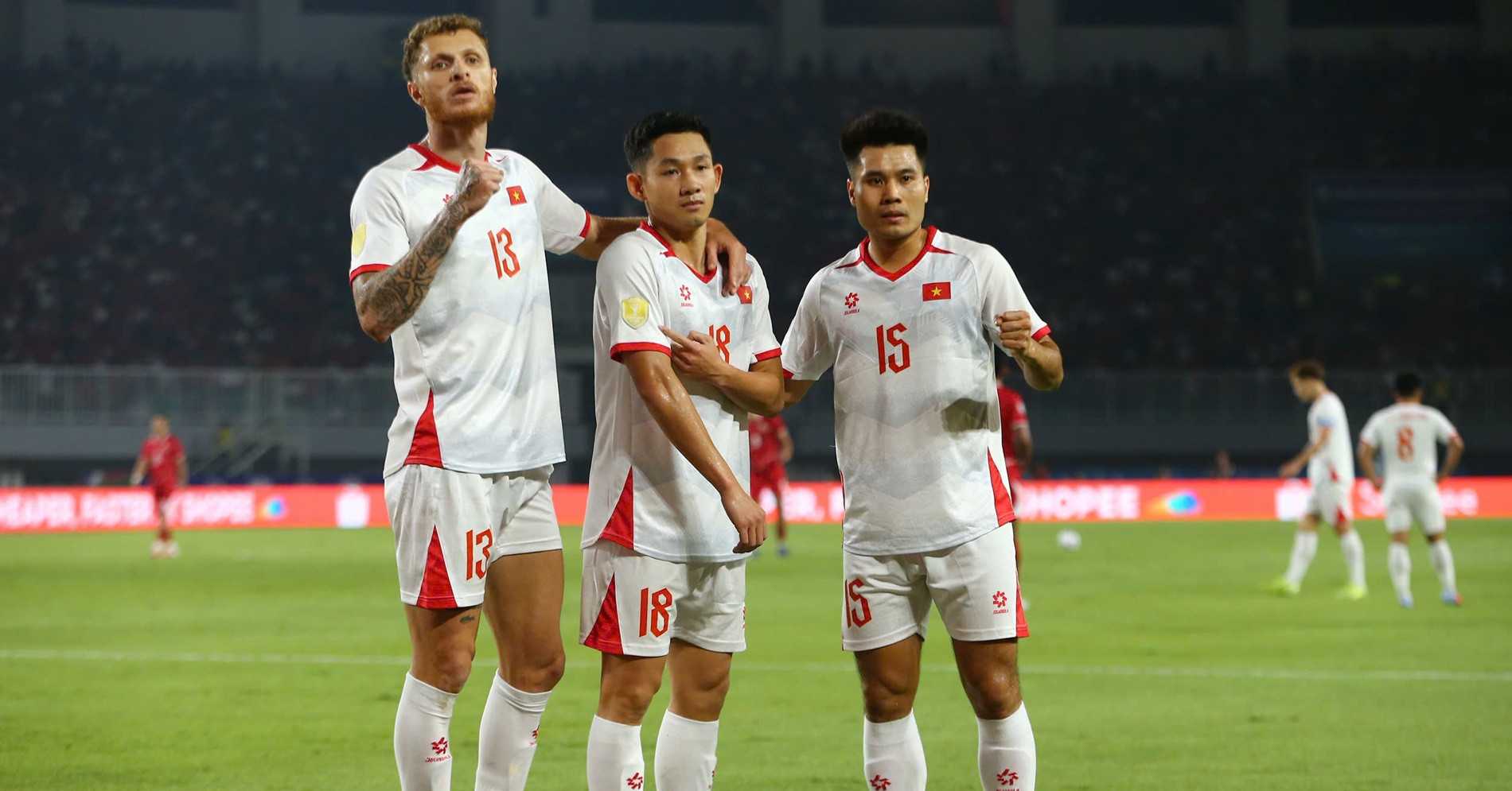 &amp;apos;Xé lưới&amp;apos; Indonesia, Hai Long có hành động đặc biệt