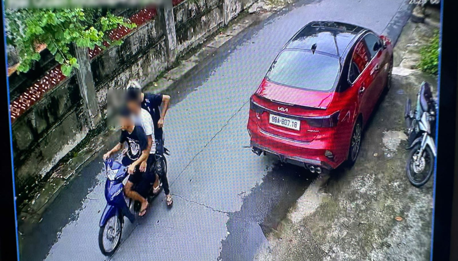 24 giờ truy vết nhóm chặn trẻ, ép lấy mật khẩu ZaloPay, camera nhận diện 3 người