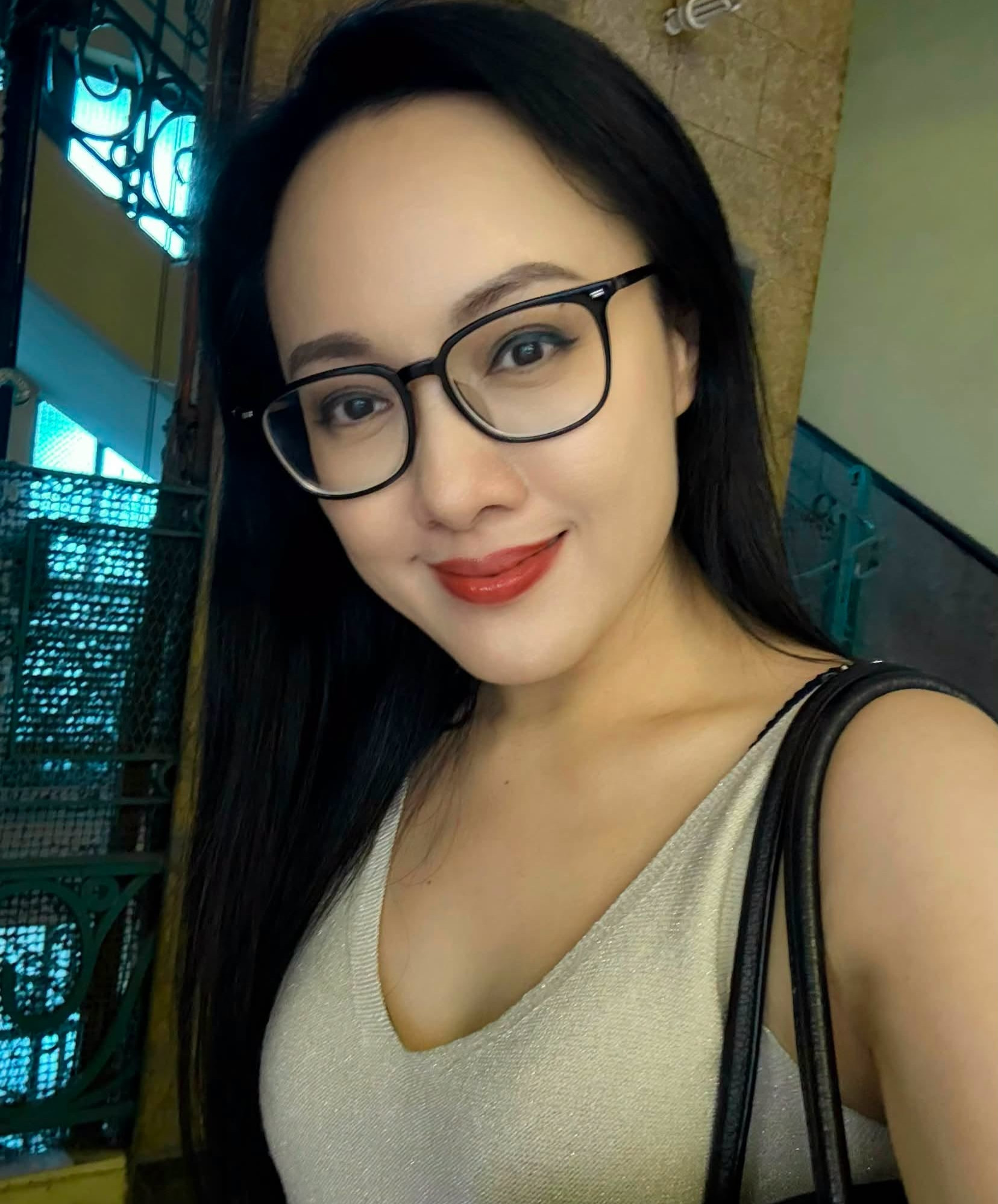 https://static-images.vnncdn.net/vps_images_publish/000001/000003/2026/8/30/anh-gay-sot-cua-hoa-hau-ky-duyen-thien-an-mc-hoai-anh-vtv-tre-dep-kho-tin-1351.jpeg