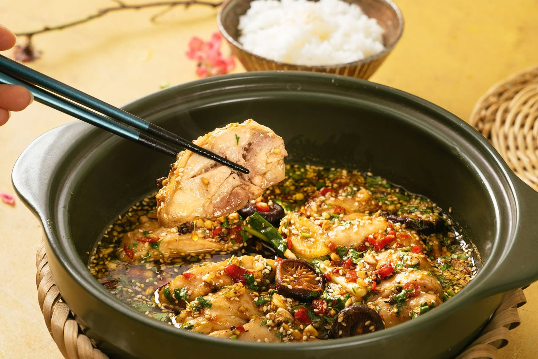 Cách làm gà hấp nấm ngọt mềm, thơm ngon đơn giản tại nhà