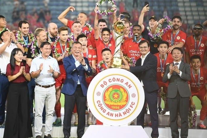 CAHN thắng khó tin CA TPHCM, đoạt Siêu cúp Quốc gia