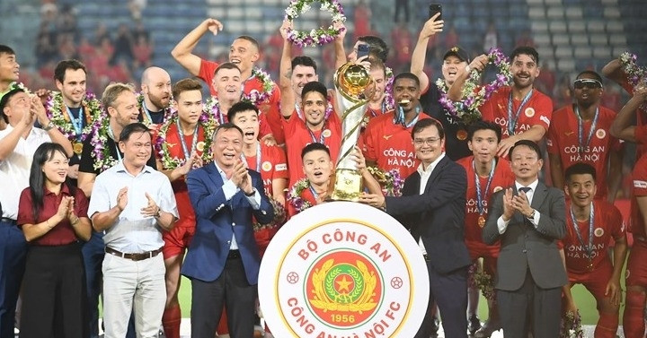 CAHN thắng khó tin CA TPHCM, đoạt Siêu cúp Quốc gia
