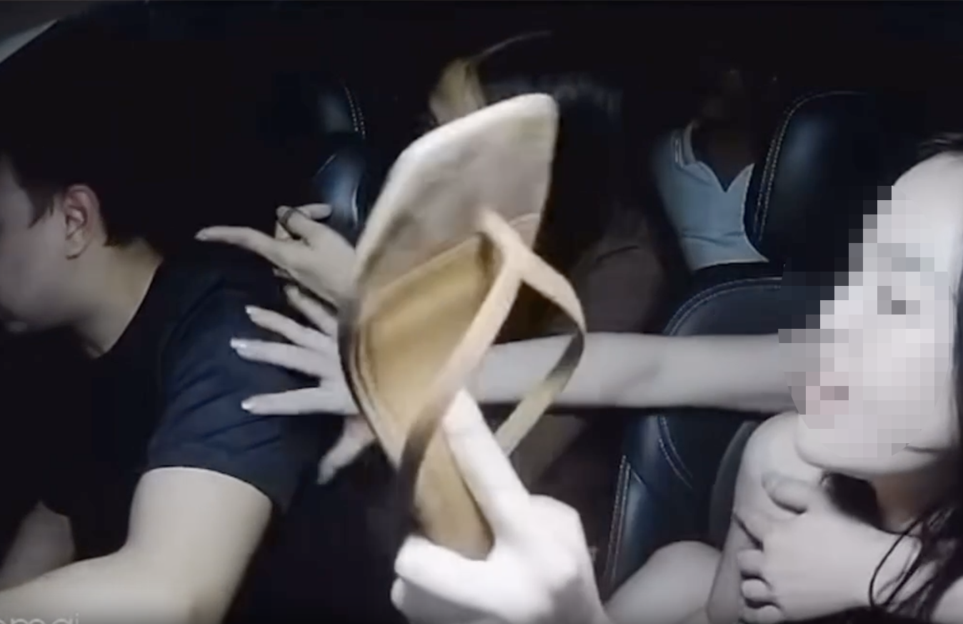 Công an xác minh vụ tài xế taxi bị nhóm khách hành hung, giơ dép vào mặt