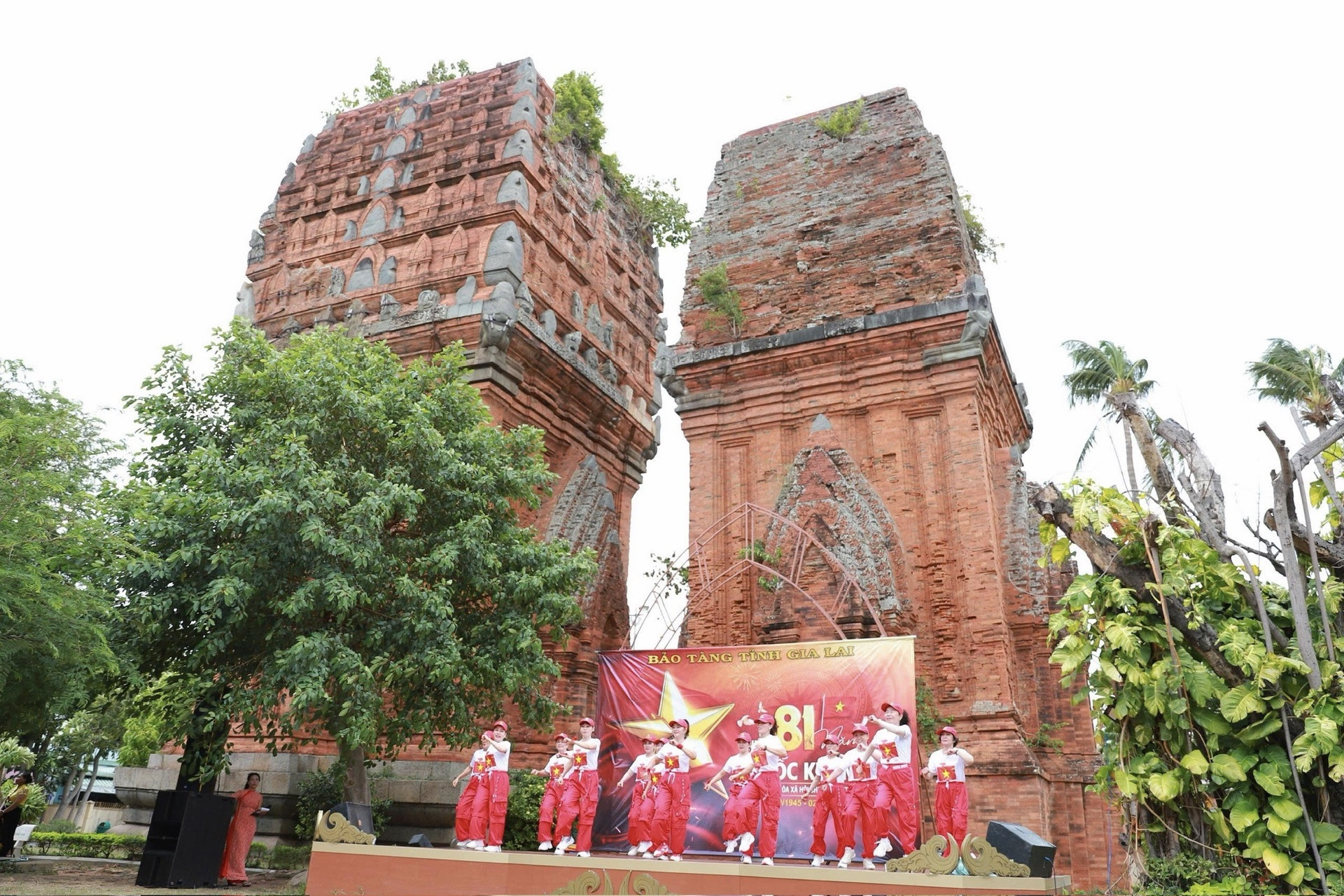 Gia Lai tổ chức chương trình ‘Giai điệu tự hào’ tại di tích Tháp Đôi