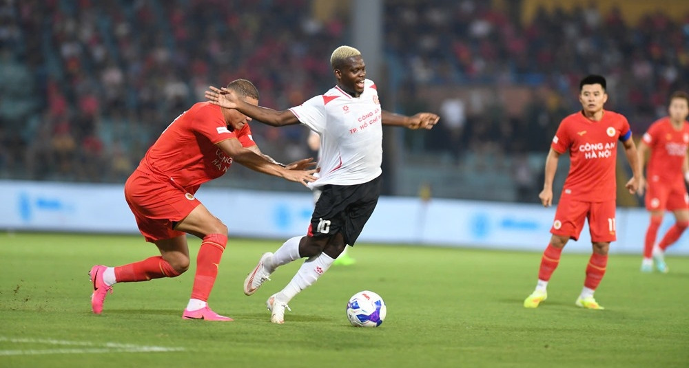 Trực tiếp bóng đá CAHN 2-0 CA TPHCM: Lê Giang hai lần bị đánh bại