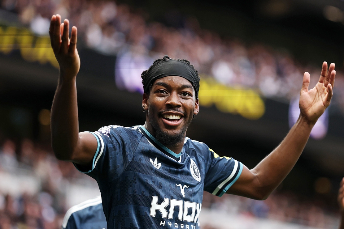 Tottenham thua thảm Newcastle ngay trên sân nhà