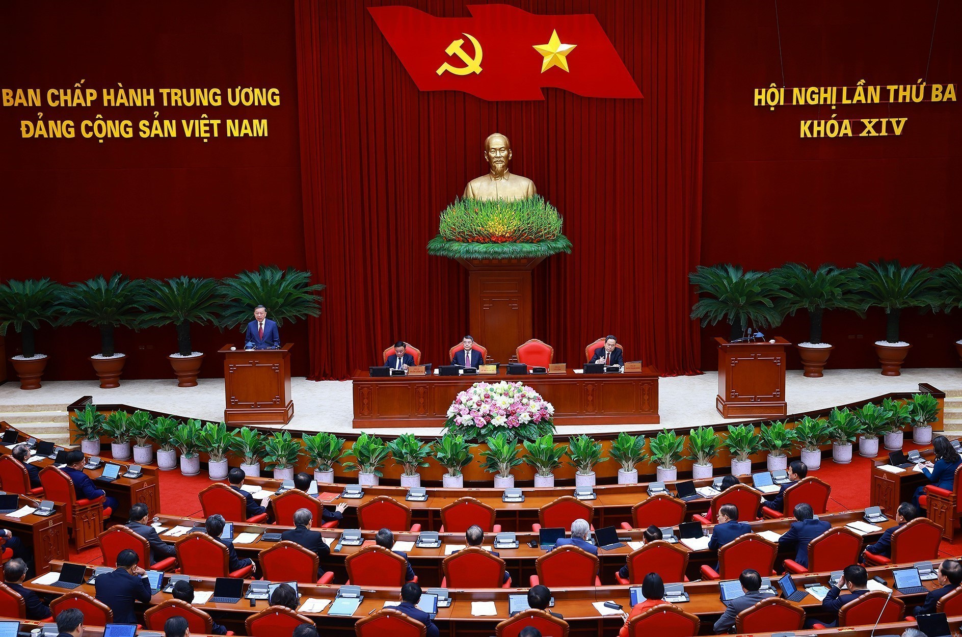 vnapotalkhaimachoinghilanthubabanchaphanhtrunguongdangkhoaxiv8898987 17845138660052072355511.jpg