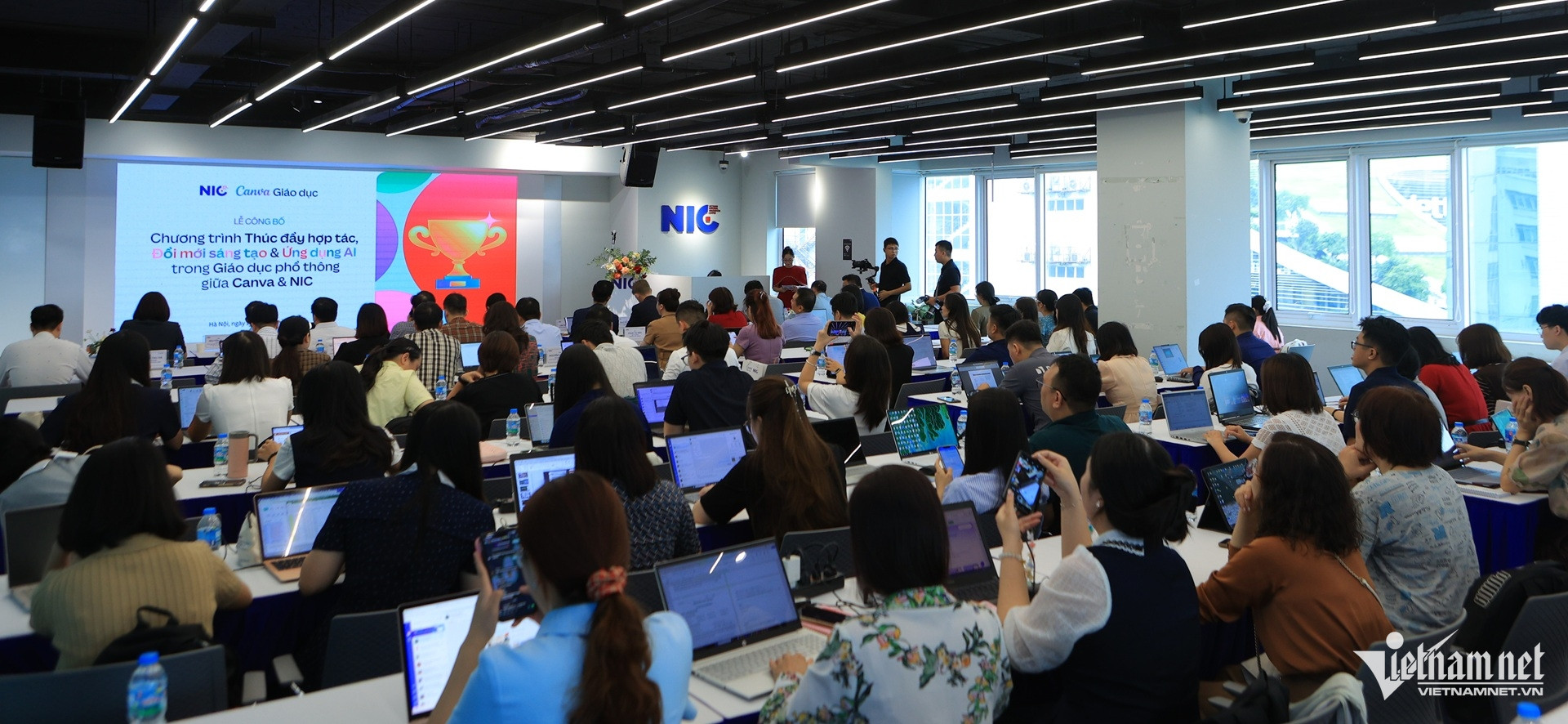 W-canva nic.jpg